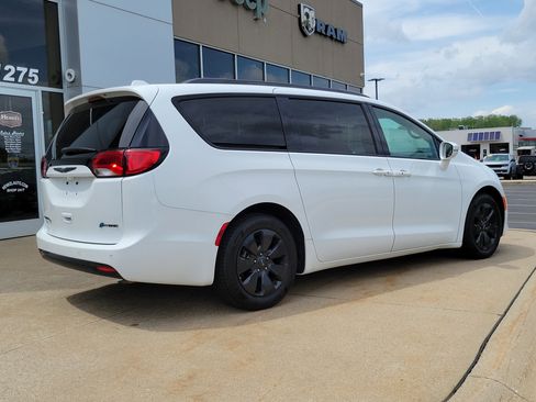 Used 2020 Chrysler Pacifica Limited w/ S Appearance Package FWD image 5