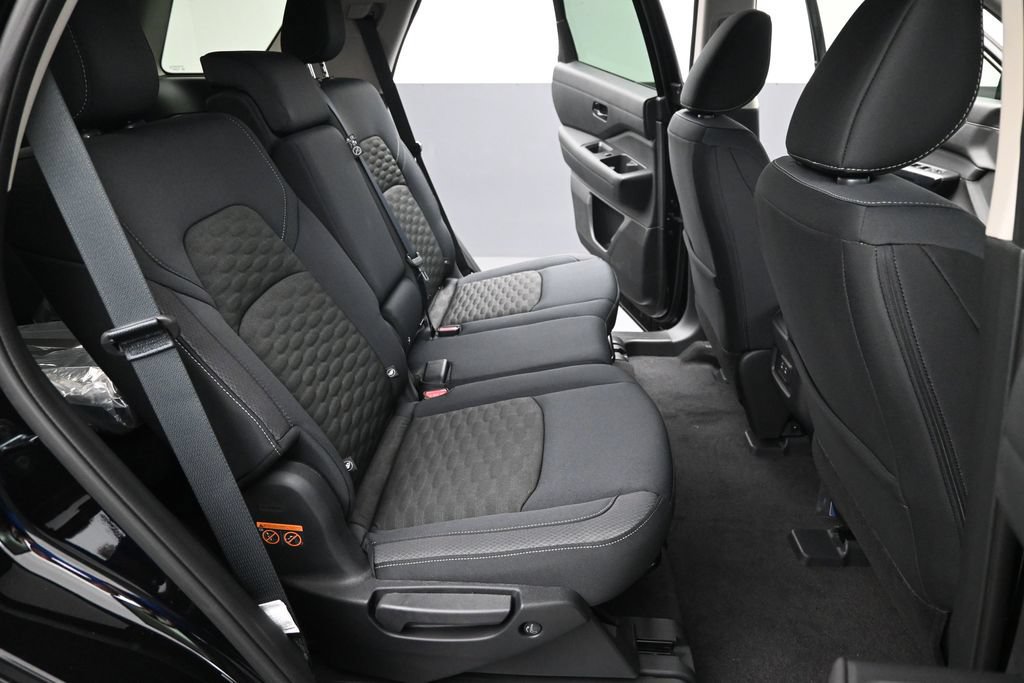 New 2026 Nissan Pathfinder SV w/ SV Premium Package FWD image 30