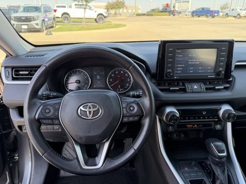 Used 2020 Toyota RAV4 XLE Premium image 12