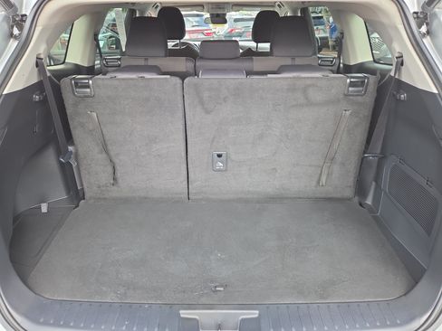 Used 2023 Toyota Highlander LE AWD/4WD image 29