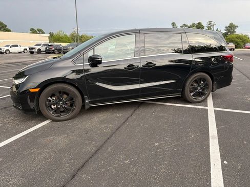 Used 2024 Honda Odyssey Sport image 2
