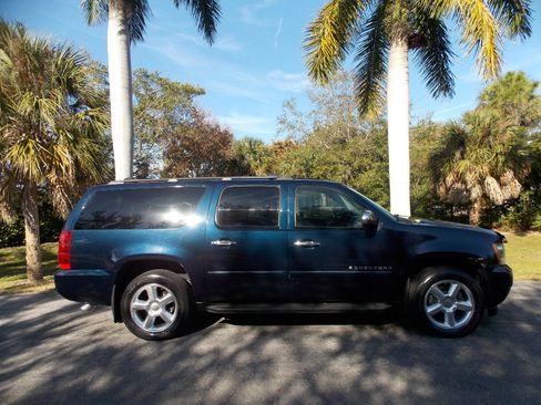Used 2008 Chevrolet Suburban LTZ w/ LTZ Preferred Equipment Group image 7