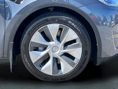 Used 2022 Tesla Model Y Long Range AWD/4WD image 24