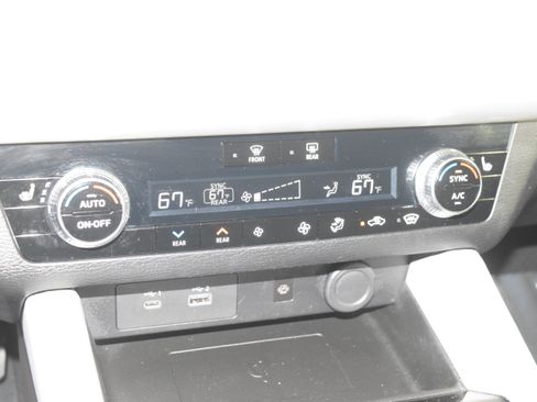 Used 2024 Mitsubishi Outlander SEL image 30