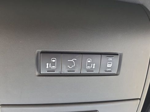 Used 2019 Dodge Grand Caravan SXT w/ Rear Park Assist Package image 27