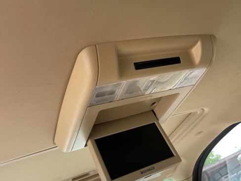 Used 2011 Cadillac Escalade Luxury AWD/4WD image 19