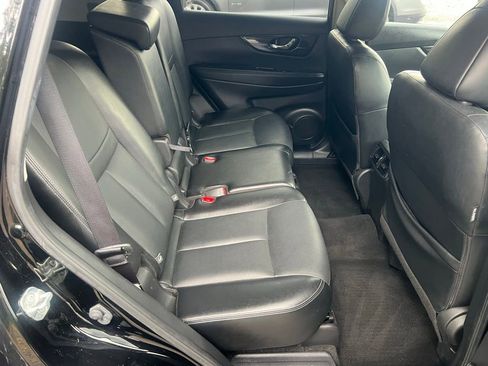 Used 2018 Nissan Rogue SL FWD image 18