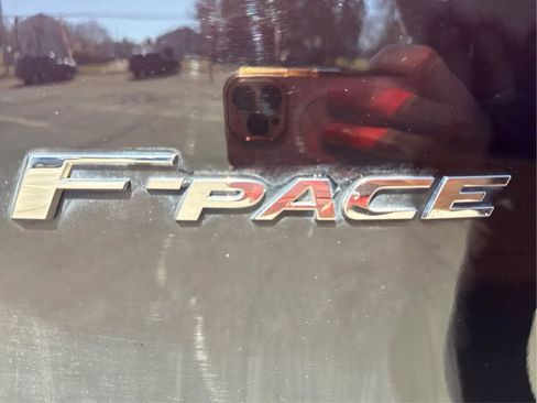 Used 2019 Jaguar F-PACE Prestige image 31