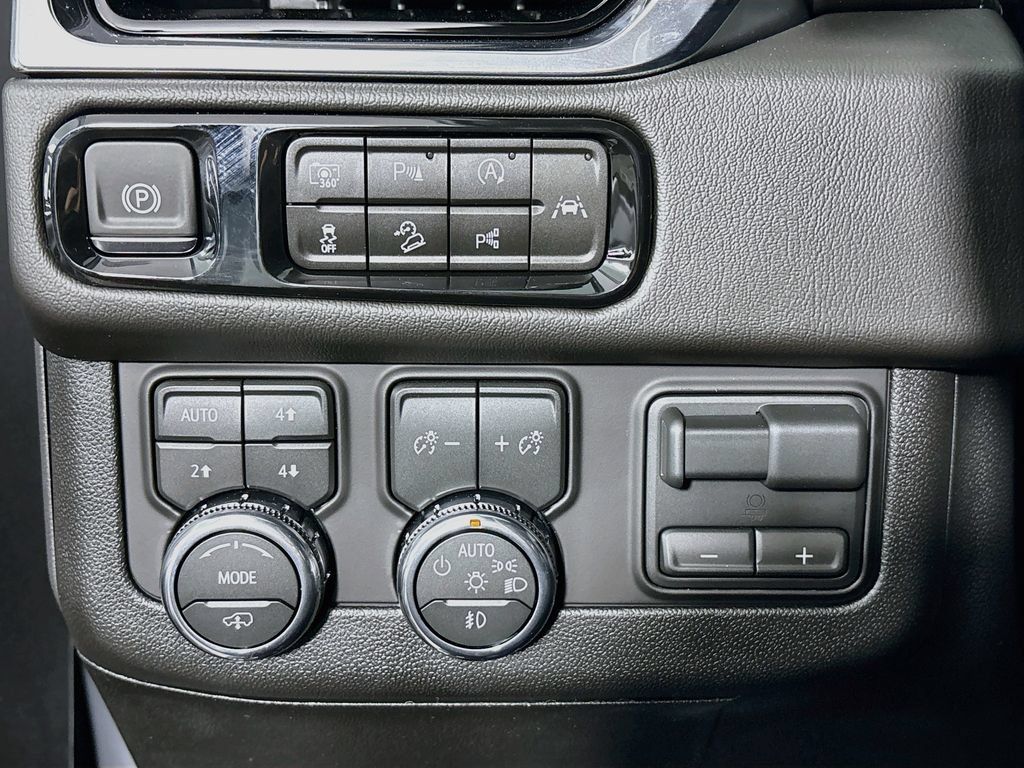 New 2026 GMC Yukon Denali w/ Denali Reserve Package AWD/4WD image 10