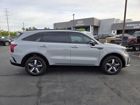 Used 2023 Kia Sorento EX w/ Panoramic Sunroof Package image 7