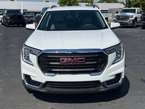 Used 2023 GMC Terrain SLE w/ Driver Convenience Package image 3