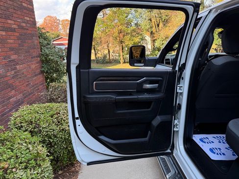 Used 2024 RAM 3500 Big Horn image 60