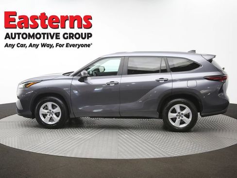 Used 2024 Toyota Highlander LE FWD image 61