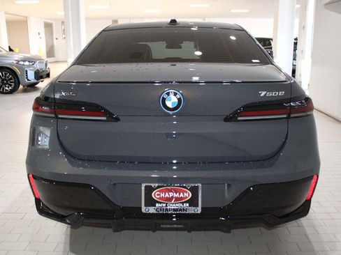 Used 2026 BMW 750e xDrive image 7