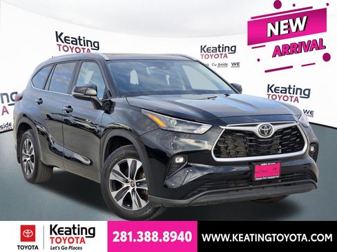Used 2024 Toyota Highlander XLE FWD image 1