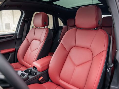 New 2026 Porsche Macan image 5