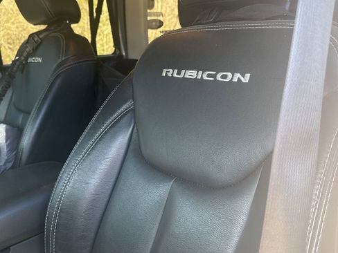 Used 2018 Jeep Wrangler Unlimited Rubicon w/ Cold Weather Group image 11