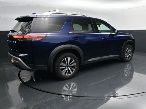 Used 2023 Nissan Pathfinder SL FWD image 8