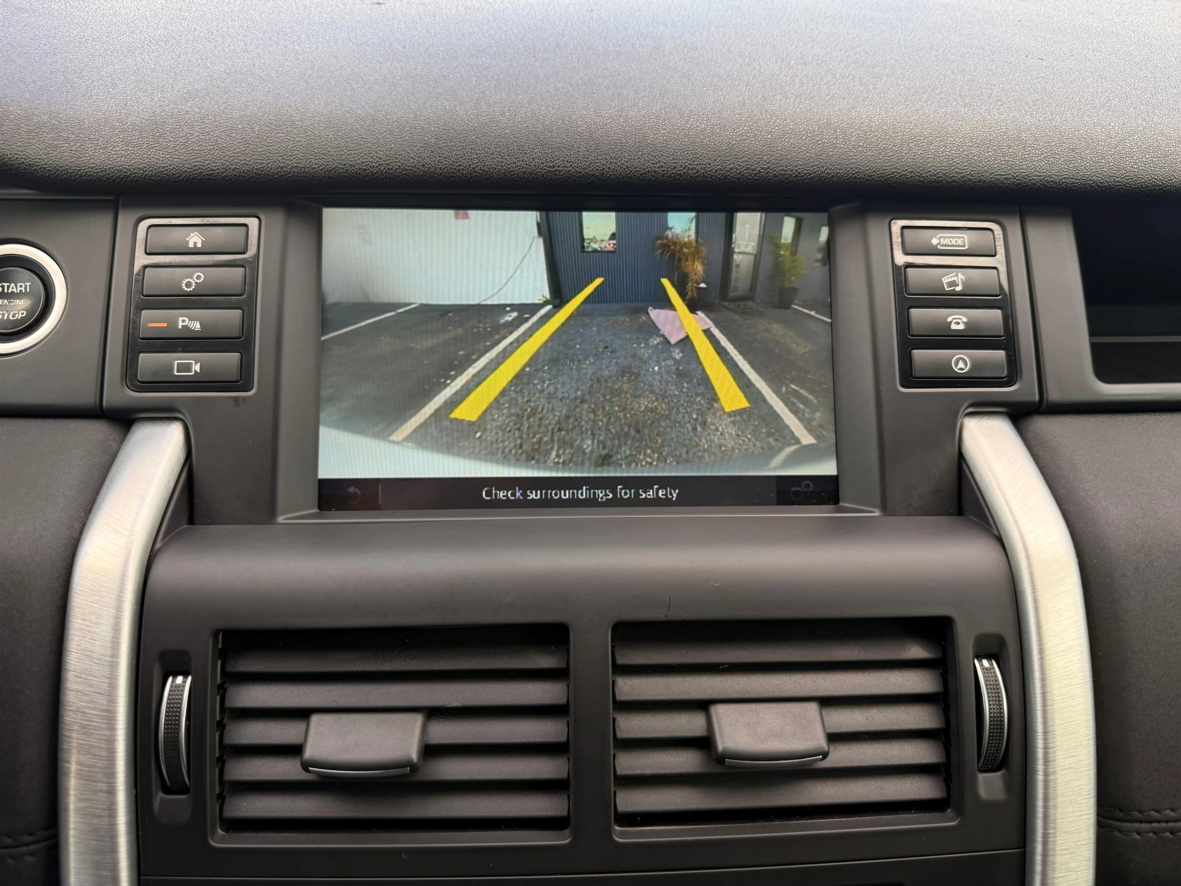 Used 2018 Land Rover Discovery Sport HSE AWD/4WD image 13