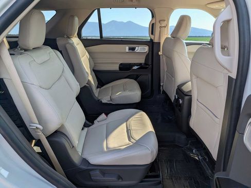 Certified 2023 Ford Explorer Platinum w/ Technology Package AWD/4WD image 18