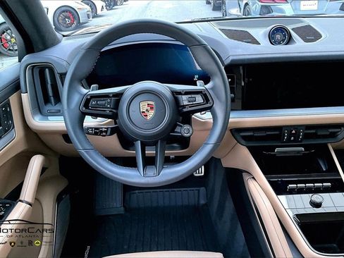 Used 2024 Porsche Cayenne Turbo image 7