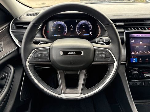 Used 2022 Jeep Grand Cherokee L Limited image 22