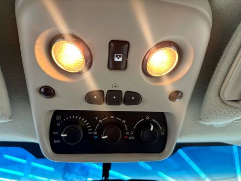 Used 2005 Cadillac Escalade AWD image 22