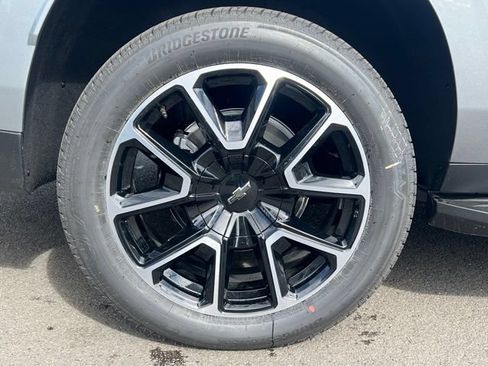 New 2026 Chevrolet Suburban RST w/ RST Capability Package AWD/4WD image 11