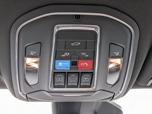 Used 2022 Jeep Wagoneer Series III w/ Premium Group I RWD image 35