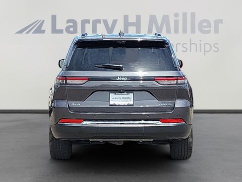 Used 2023 Jeep Grand Cherokee Limited w/ Luxury Tech Group II AWD/4WD image 4