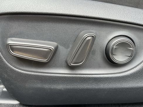 Used 2025 Toyota RAV4 XLE FWD image 24
