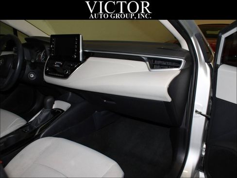 Used 2020 Toyota Corolla LE FWD image 32