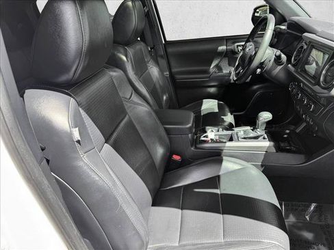 Certified 2019 Toyota Tacoma TRD Off-Road AWD/4WD image 20