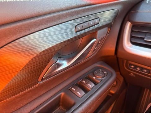 Used 2022 GMC Terrain SLT w/ Infotainment Package II image 16