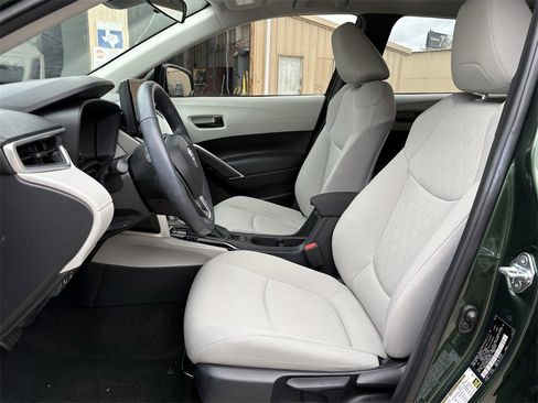 Used 2023 Toyota Corolla Cross LE image 12