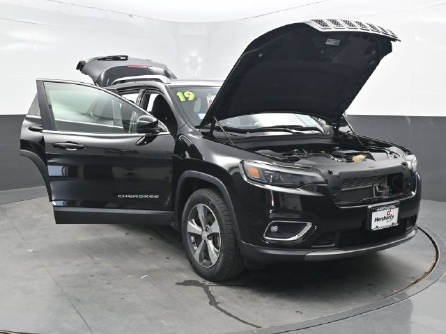 Used 2019 Jeep Cherokee Limited AWD/4WD image 35