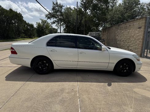 Used 2004 Lexus LS 430 RWD image 16