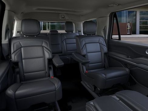 New 2026 Lincoln Navigator Premiere AWD/4WD image 11