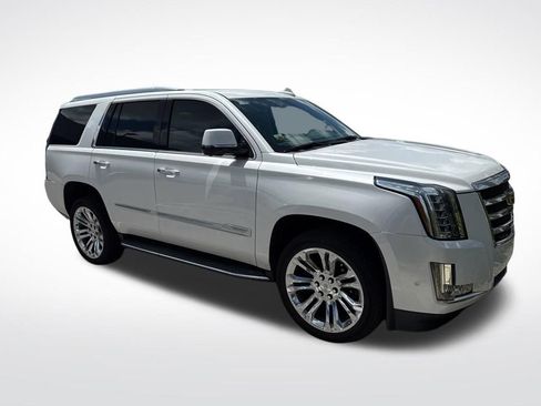 Used 2020 Cadillac Escalade 2WD image 2