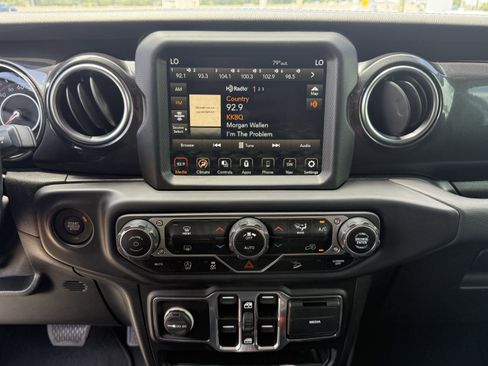 Used 2020 Jeep Wrangler Unlimited Sahara AWD/4WD image 23