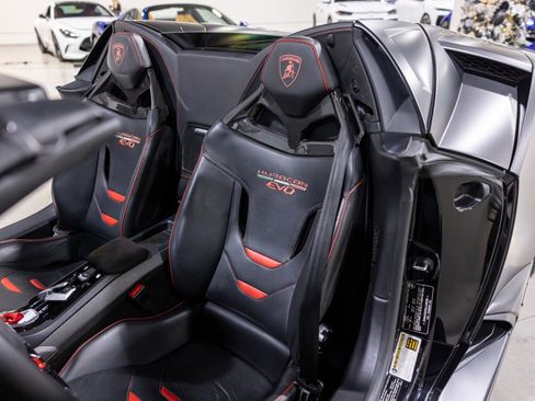 Used 2020 Lamborghini Huracan EVO image 35