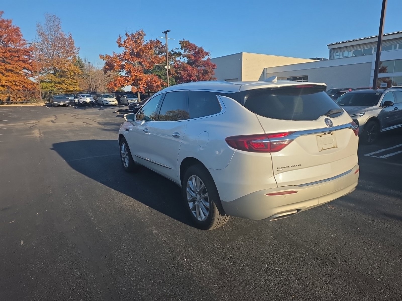 Used 2020 Buick Enclave Premium w/ Sun and Sites Package AWD/4WD image 5