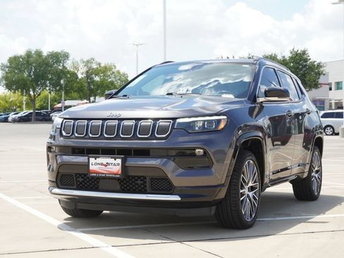 Used 2022 Jeep Compass Limited w/ Elite Group AWD/4WD image 4