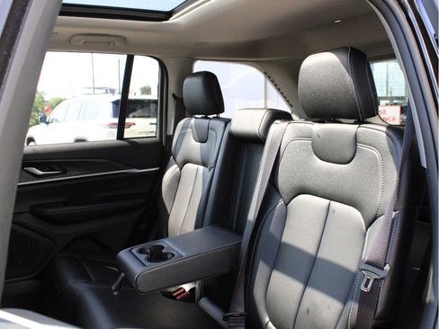 Certified 2023 Jeep Grand Cherokee Limited AWD/4WD image 31