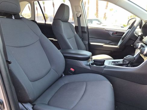 Used 2019 Toyota RAV4 LE w/ Carpet Mat Package FWD image 17