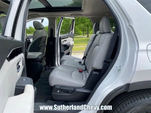 Used 2025 Honda Pilot Touring image 35