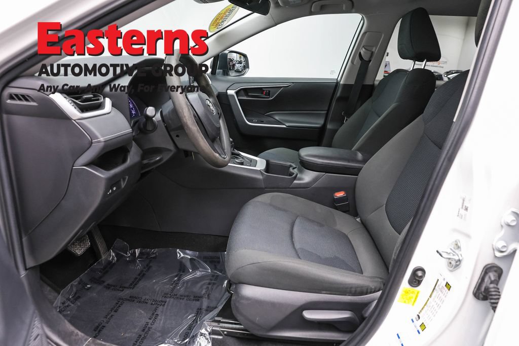 Used 2022 Toyota RAV4 LE AWD/4WD image 15