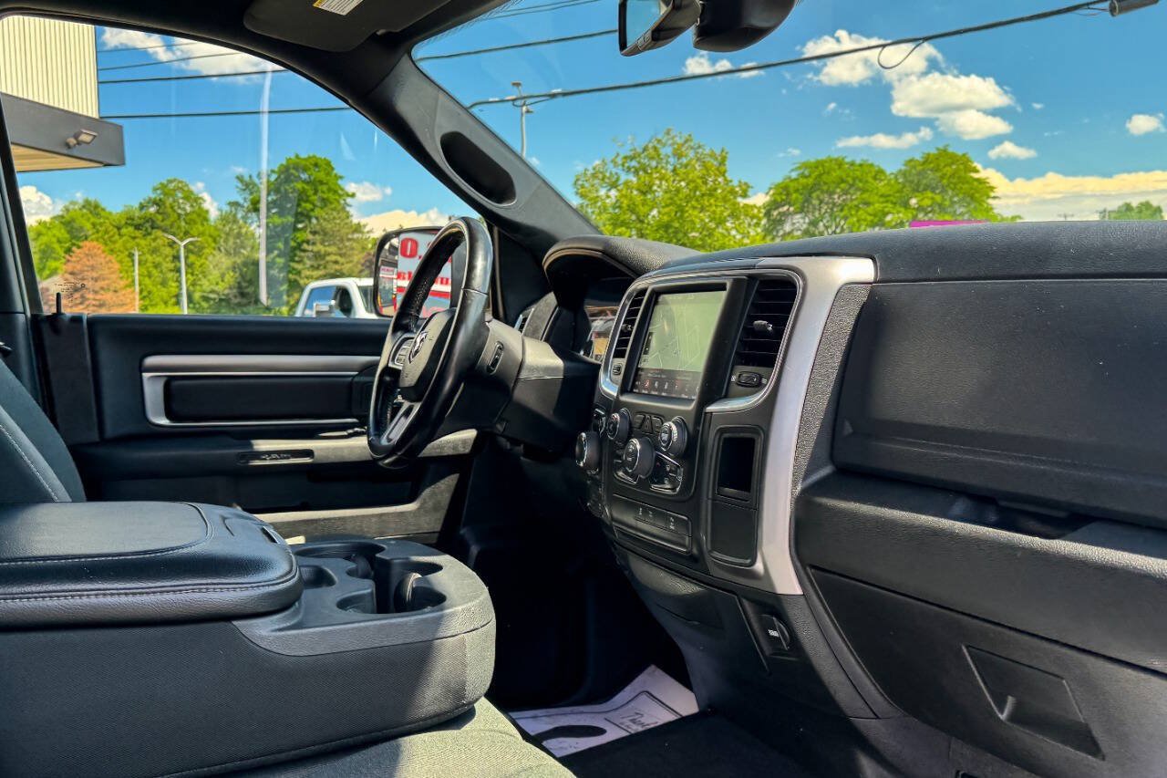 Used 2022 RAM 1500 Warlock AWD/4WD image 15