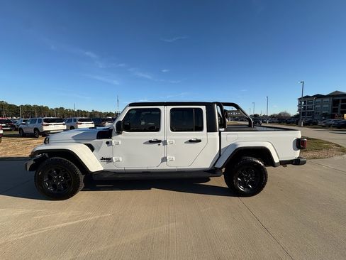 Used 2023 Jeep Gladiator Sport image 5