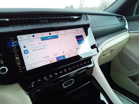 New 2026 Jeep Grand Cherokee Limited w/ Limited Altitude Package image 19